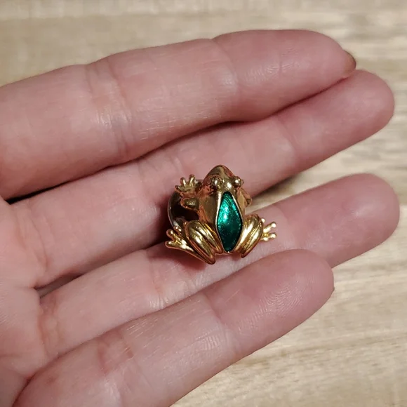 Green enamel goldtone Frog pinback tac for lapels shirt collar accent hat scarf - Picture 5 of 5